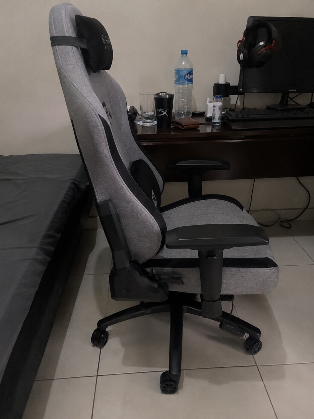 Embalagem da cadeira ALPHA Gamer Nébula ao chegar, bem protegida na caixa